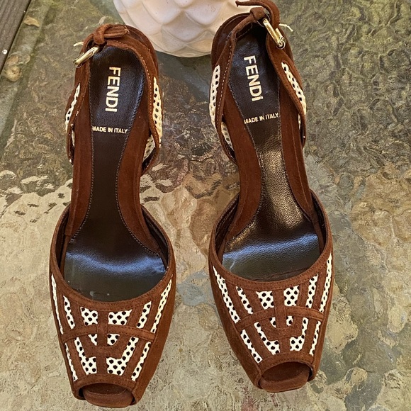Fendi Brown Suede Peep Toe Mesh Clear Lucite Heels - Picture 5 of 16